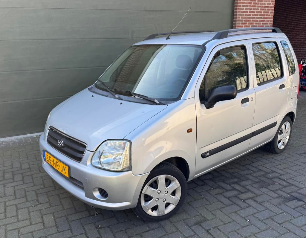 Suzuki Wagon R+ 1.3 2004 – Nieuwe APK, Auto's, Suzuki, Voorwielaandrijving, Stof, 40 €/maand, Zwart