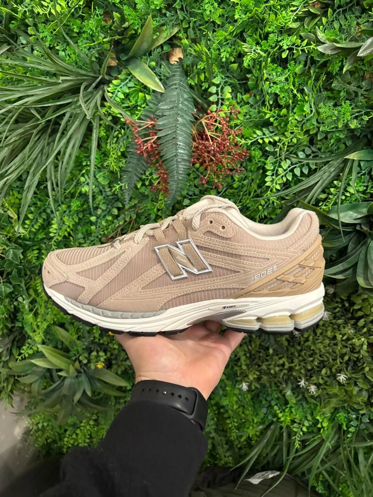 New Balance 1906 beige 45,5 nieuw, Kleding | Heren, Schoenen, Overige kleuren, Nieuw, Sneakers of Gympen, M