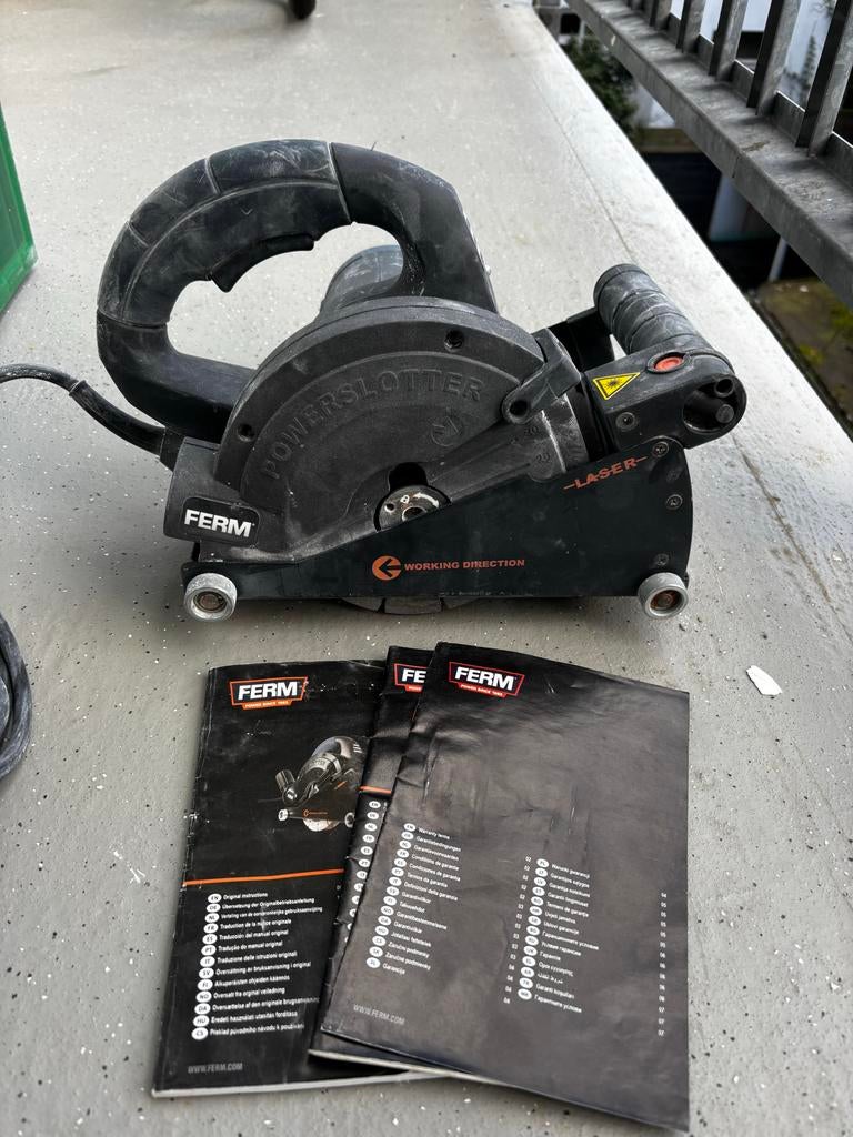 Ferm sleuvenfrees, Doe-het-zelf en Verbouw, Ophalen of Verzenden, Gebruikt, Elektrisch, Sleuvenfrees