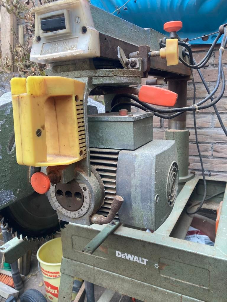 Dewalt afkortzaag - Krachtige en betrouwbare zaagmachine, Ophalen, Gebruikt, 70 mm of meer, 600 tot 1200 watt