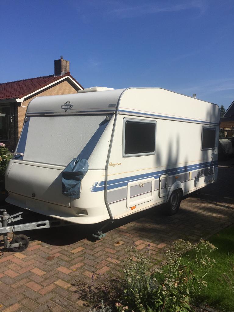 Hobby Elegance 440, Vast bed, Hobby, 750 - 1000 kg, 5 tot 6 meter