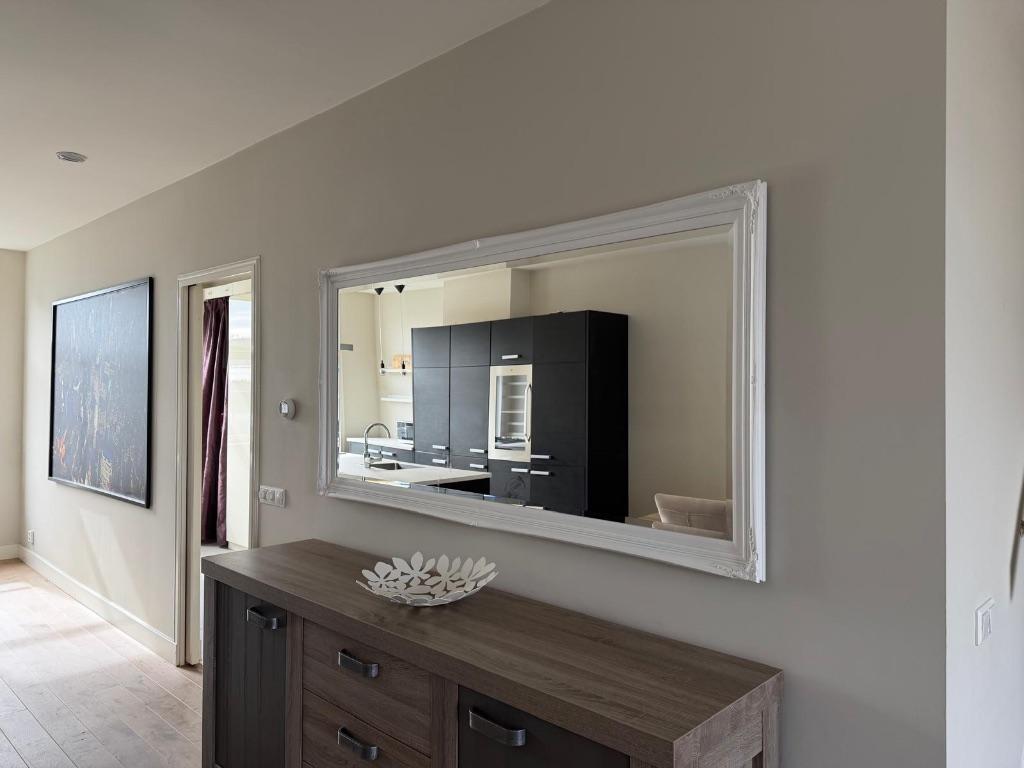 Spiegel, Huis en Inrichting, Woonaccessoires | Spiegels, Ophalen, Zo goed als nieuw, Rechthoekig, 200 cm of meer