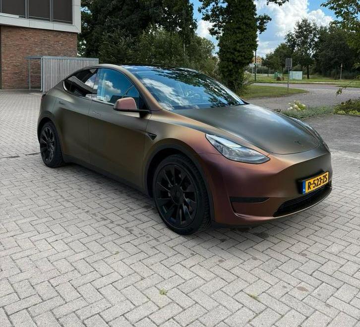 Tesla Model Y 2023 gewrapt, Automaat, Achterwielaandrijving, Zwart, 23 min