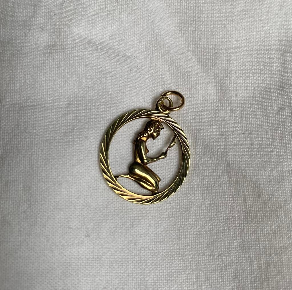 Hanger munt goud vrouw virgo maagd 14 karaat goud vintage, Verzenden, Zo goed als nieuw, Goud