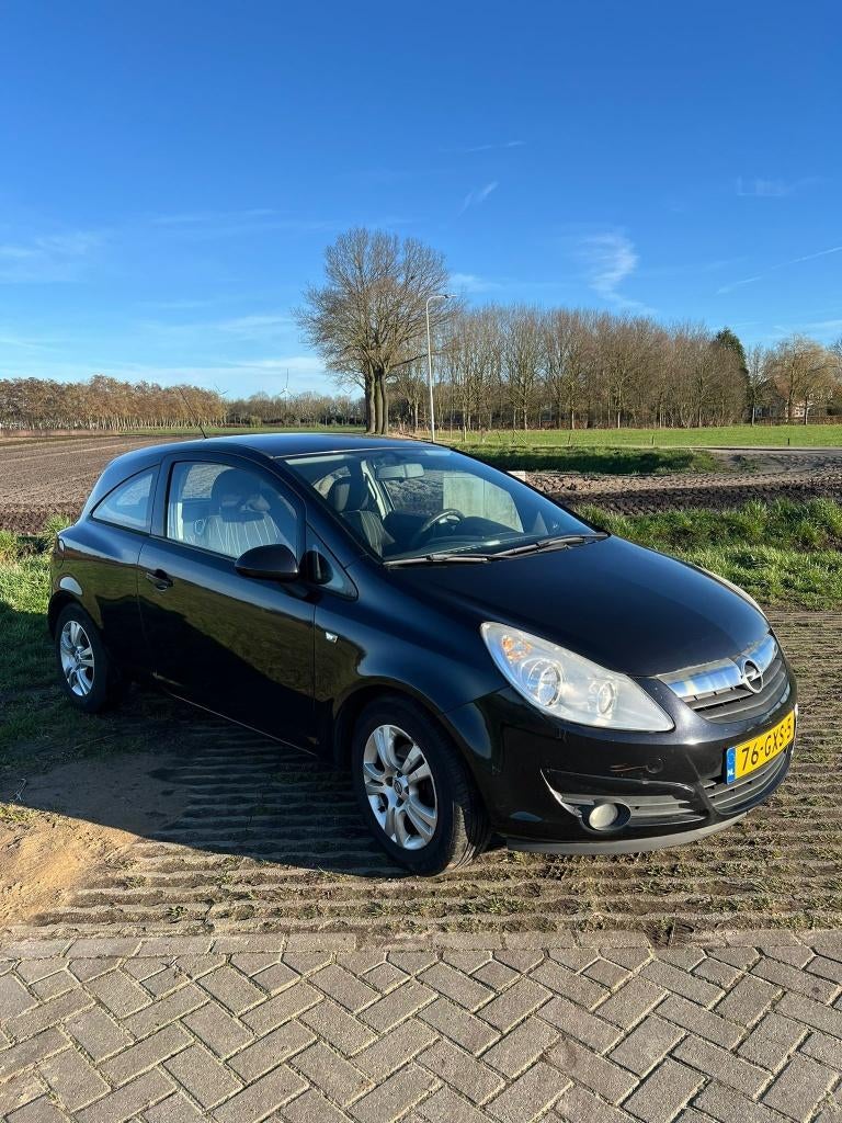 Opel Corsa 1.2 – Nieuwe APK + Grote Beurt - 189000km, Auto's, Opel, Voorwielaandrijving, 40 €/maand, Zwart, Mistlampen