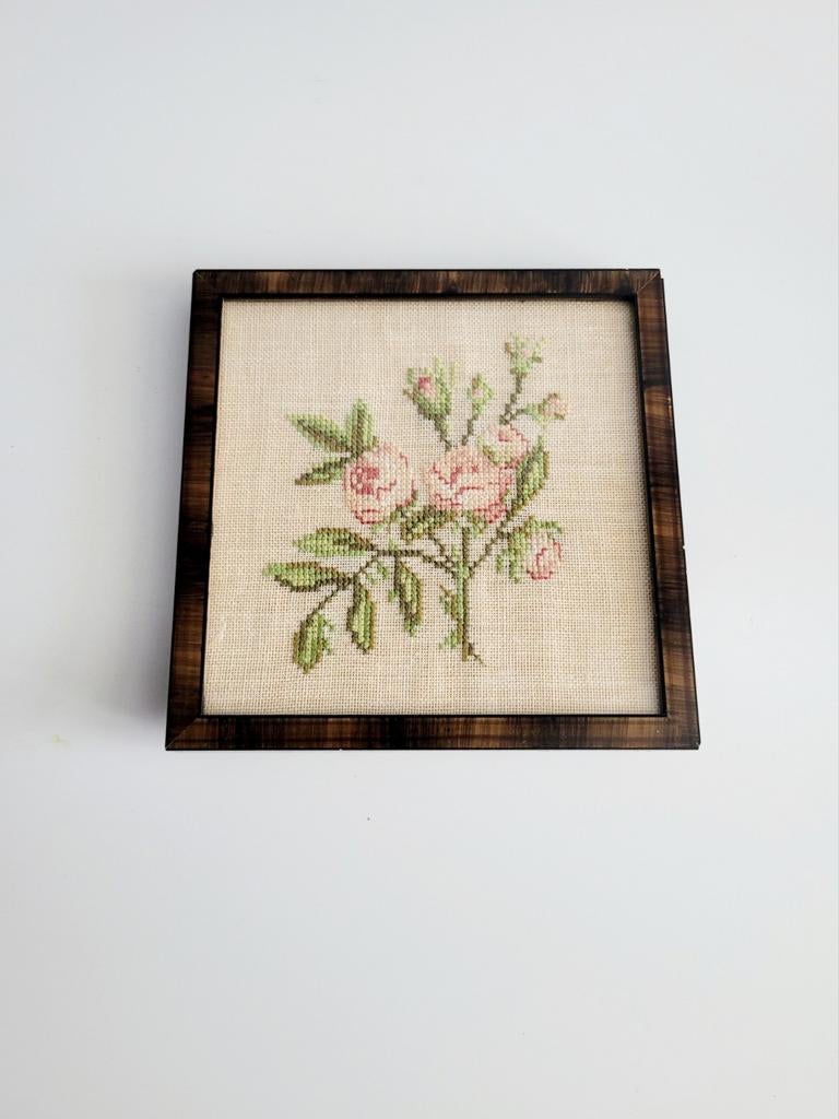 Oud borduurwerk in vintage lijstje borduren bloemen rozen, Ophalen of Verzenden, Overige typen