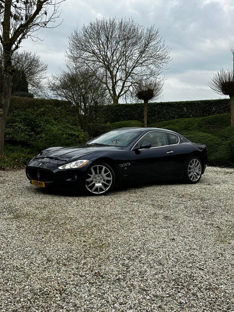 Maserati GranTurismo 4.7 S V8 - 87.000 km - 1e eigenaar, Auto's, Automaat, Achterwielaandrijving, Navigatiesysteem, 120 €/maand