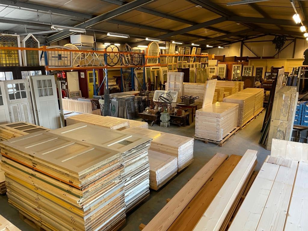 Diverse glas in lood ramen, deuren, ijzerwaren, roosters enz, Ophalen