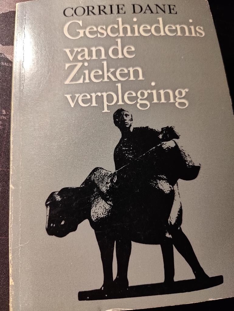 Geschiedenis van de ziekenverpleging, Boeken, Schoolboeken, Ophalen of Verzenden, Zo goed als nieuw, Huishoudkunde of Verzorging