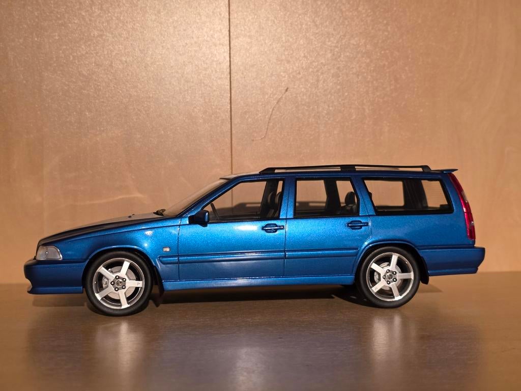 DNA collectibles Volvo V70 R laserblue, Ophalen of Verzenden, Zo goed als nieuw, Overige merken