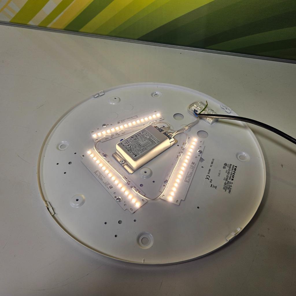 plafondlamp Trilux Mondia opbouw LED lamp kleur wit, Ophalen, Gebruikt