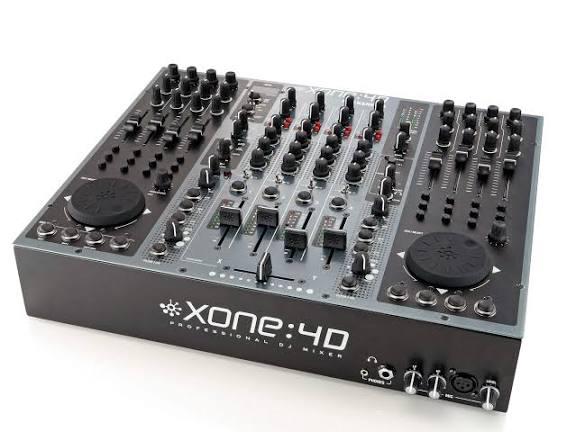 Allen & Heath Xone 4D mixer, Muziek en Instrumenten, Mengpanelen, Ophalen of Verzenden, Zo goed als nieuw