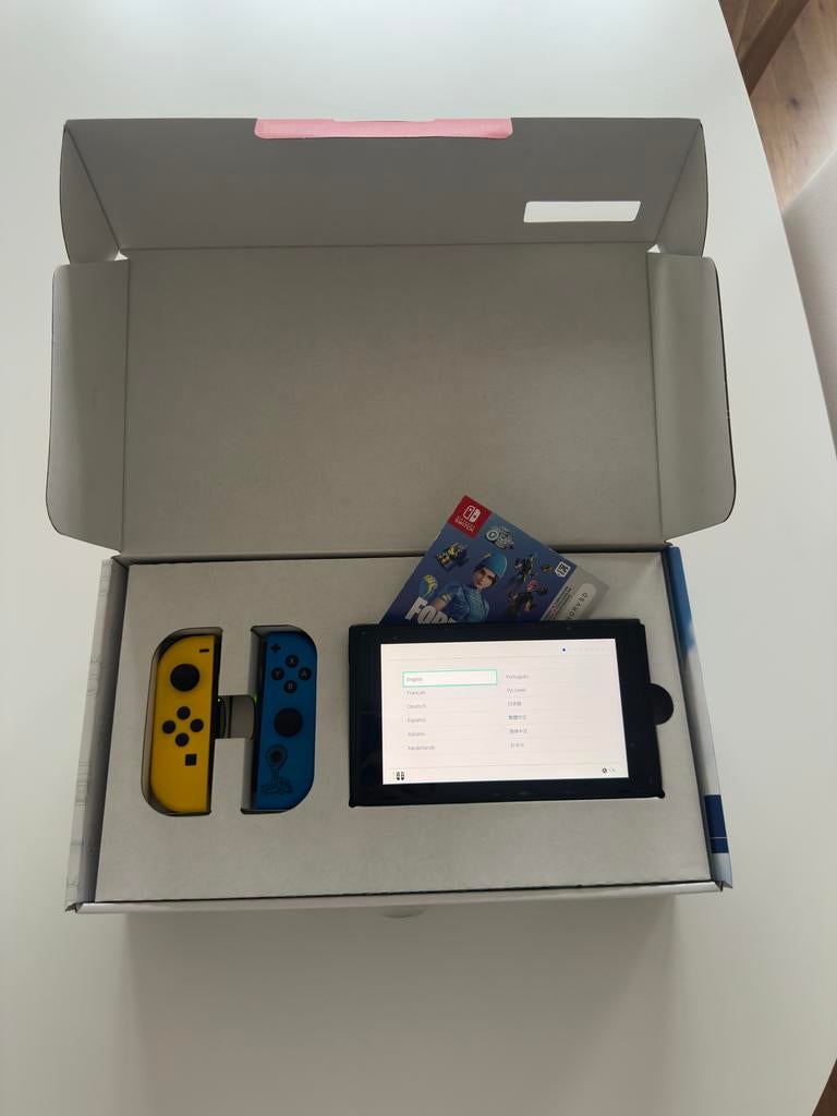 Nintendo Switch Limited Fortnite editie, Ophalen of Verzenden, Zo goed als nieuw