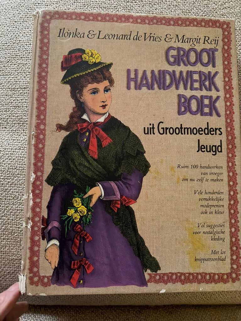 Groot handwerk boek Ilonka & Leonard de Vries, Ophalen of Verzenden, Zo goed als nieuw, Haken, Patroon of Boek