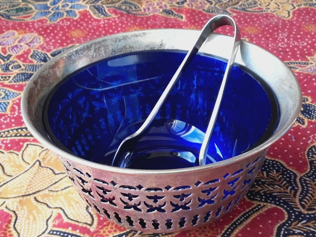 Antieke Engelse silverplate en blauw glas suikerpot met tang, Ophalen of Verzenden