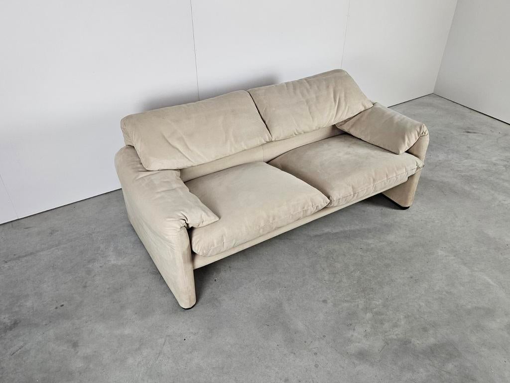 Cassina Maralunga 2-zit bank alcantara creme, Ophalen of Verzenden