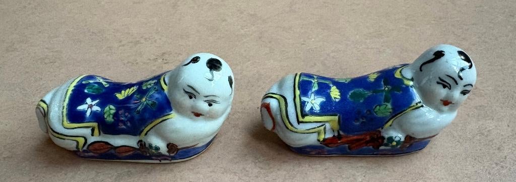 Twee Chinese porseleinen leggers voor eetstokjes / chopstick, Ophalen of Verzenden