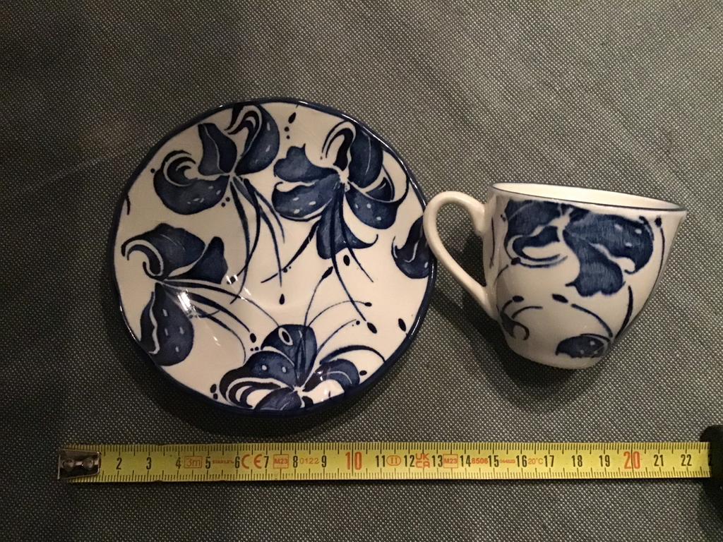 Klein kop en schotel met blauwe bloemen, Gebruikt, Ophalen of Verzenden, Overige stijlen, Kop(pen) en/of Schotel(s)