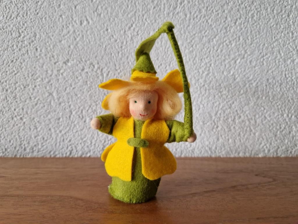 Primula poppetje van wolvilt, Hobby en Vrije tijd, Vilt, Ophalen of Verzenden, Figuurtje(s), Wolvilt