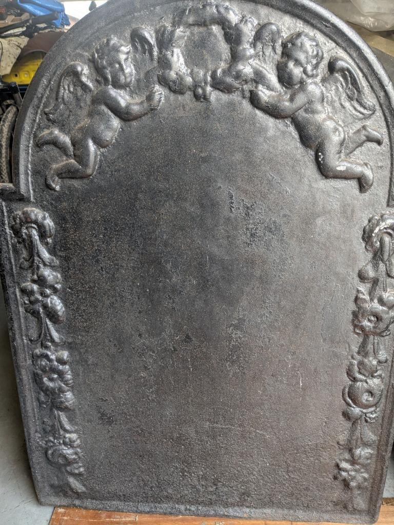 Antieke metalen openhaard plaat, Ophalen