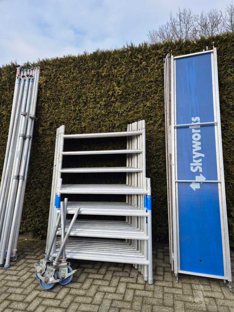 Aluminium rolsteiger 10.20 werkhoogte, Doe-het-zelf en Verbouw, Steigers, Gebruikt, Rolsteiger of Kamersteiger, 5 meter of hoger