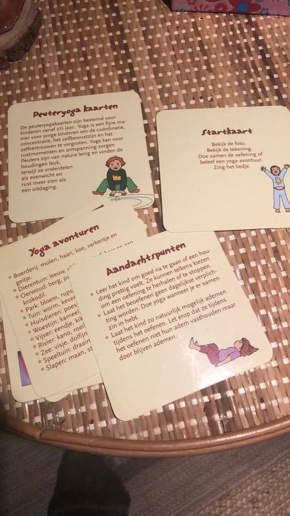 Peuteryoga kaarten Helen Purperhart kinderyoga yoga peuters, Boeken, Ophalen of Verzenden, Zo goed als nieuw, Tarot of Kaarten leggen