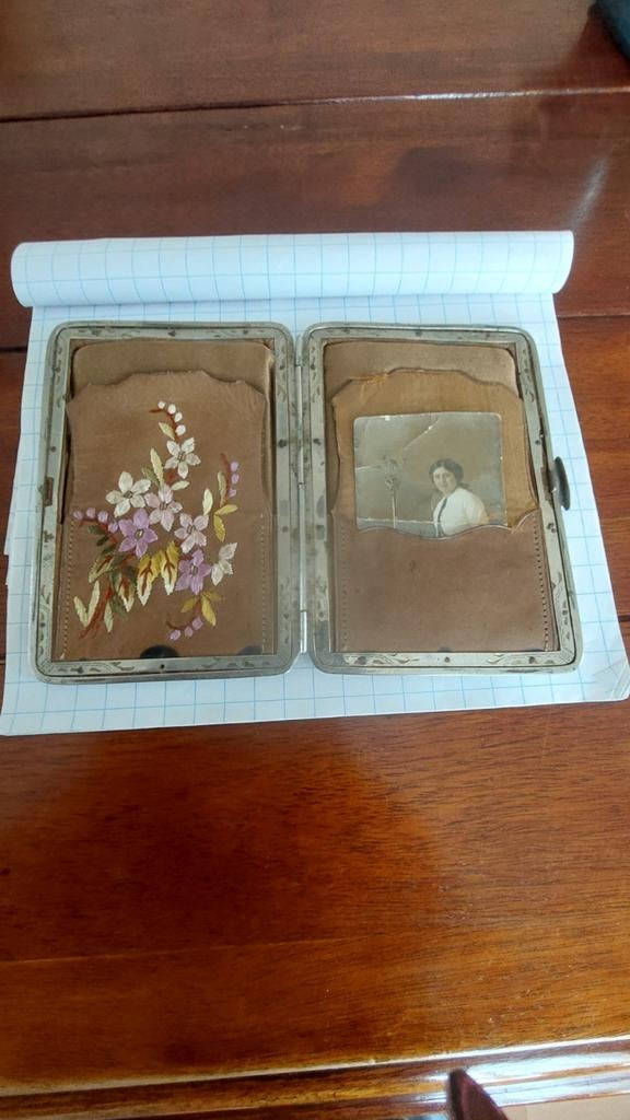 Fotohouder ? Echt oud sluit nog goed omlijsting, Ophalen of Verzenden