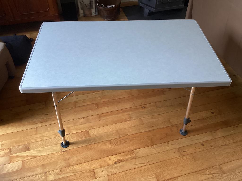 Inklapbare verstelbare camping tafel - 68 bij 113 cm, Caravans en Kamperen, Ophalen of Verzenden, Gebruikt, Campingtafel