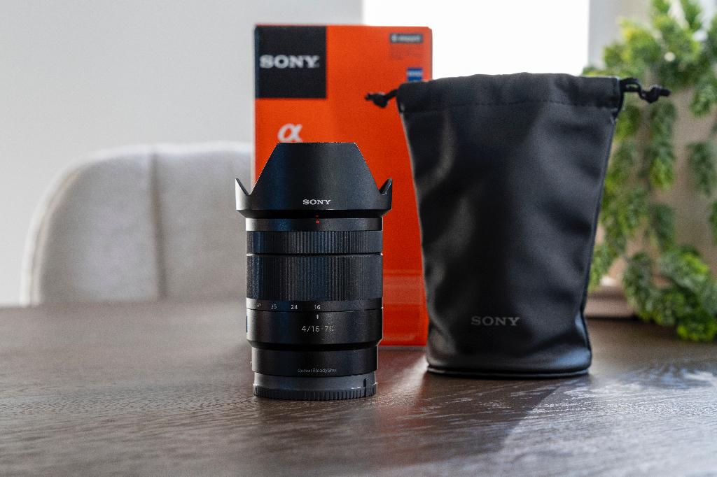 Sony Vario Tessar T* E 16-70mm f/4 ZA OSS, Audio, Tv en Foto, Fotografie | Lenzen en Objectieven, Ophalen of Verzenden, Gebruikt