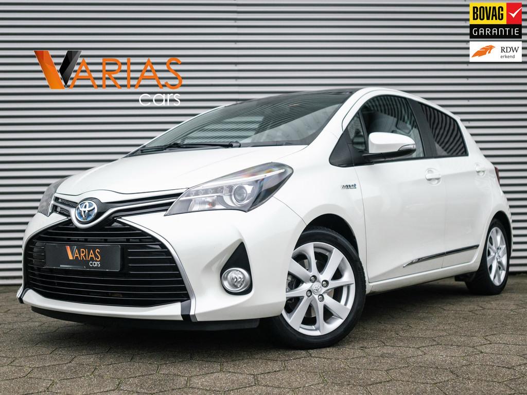 Toyota Yaris 1.5 Hybrid Dynamic Panoramadak Trekhaak Automaa, Gebruikt, 4 cilinders, 1070 kg, Origineel Nederlands