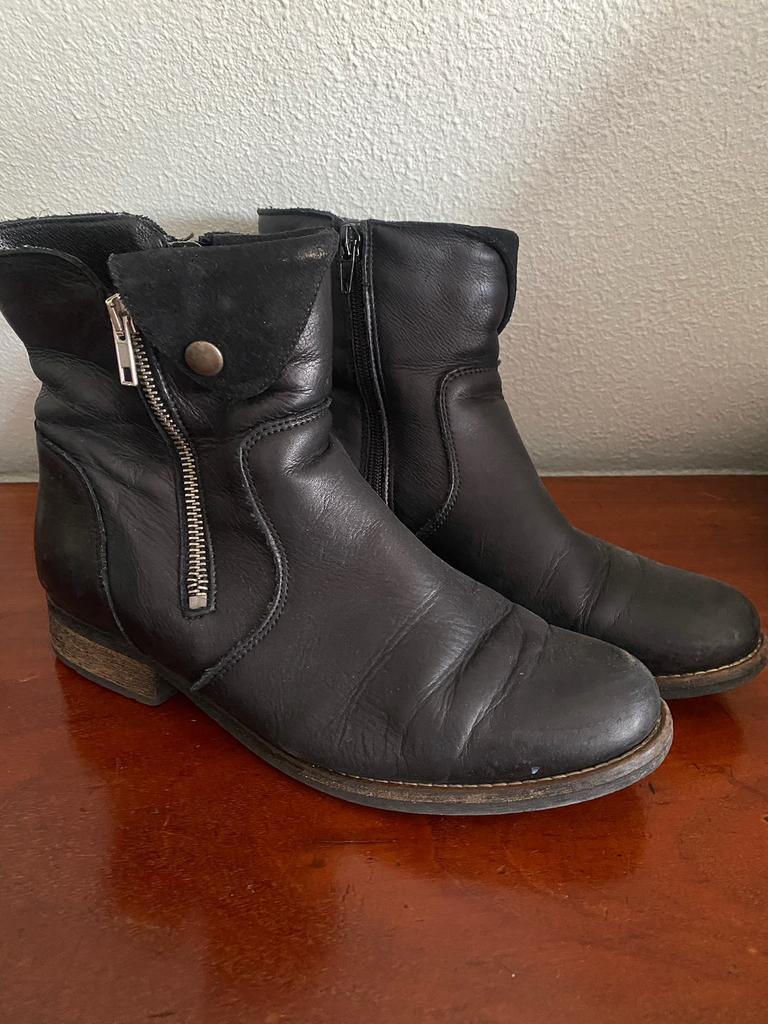 Lage laarzen Cellini, Kleding | Dames, Schoenen, Zwart, Lage of Enkellaarzen, Ophalen of Verzenden, Gedragen