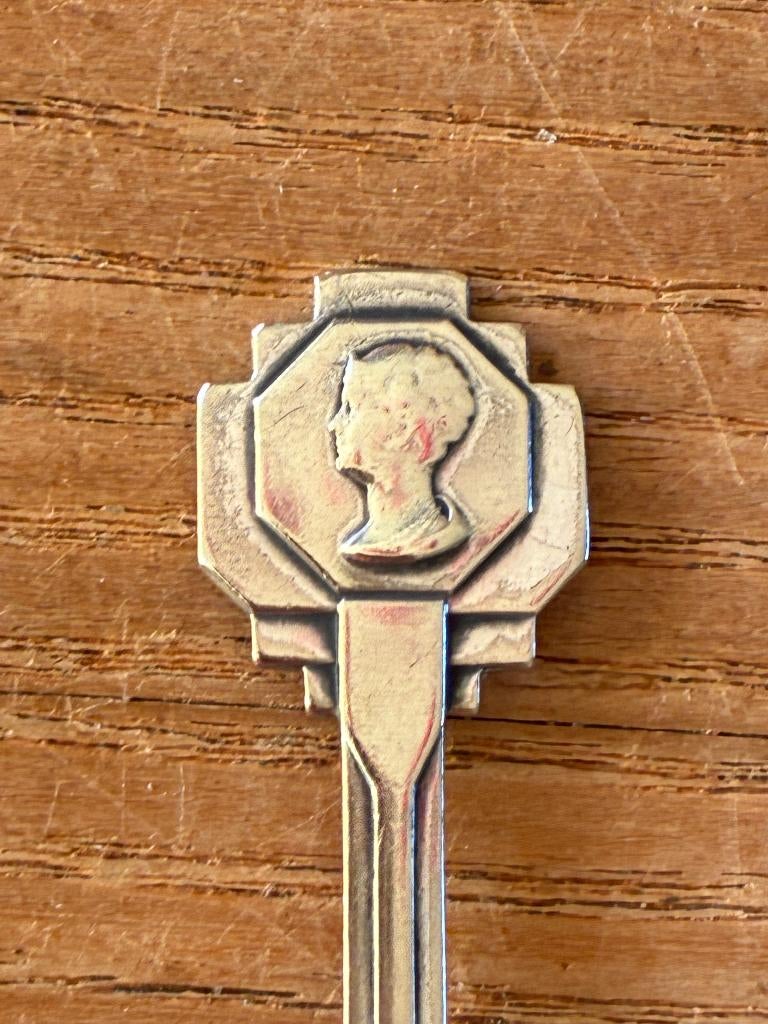 Vintage verzilverde theelepel koningin Wilhelmina, Verzamelen, Ophalen of Verzenden, Gebruikt, Nederland, Speld(je) of Lepel(tje)