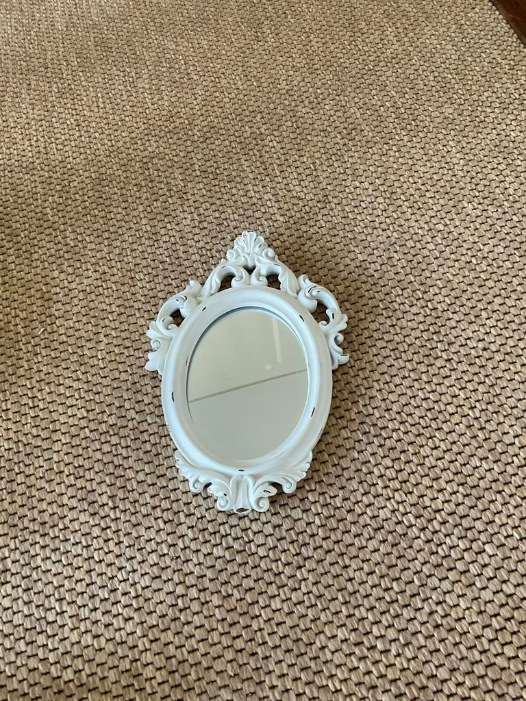 Riviera Maison witte spiegel met sierlijke lijst, Huis en Inrichting, Woonaccessoires | Spiegels, Minder dan 50 cm, Nieuw, Ophalen of Verzenden