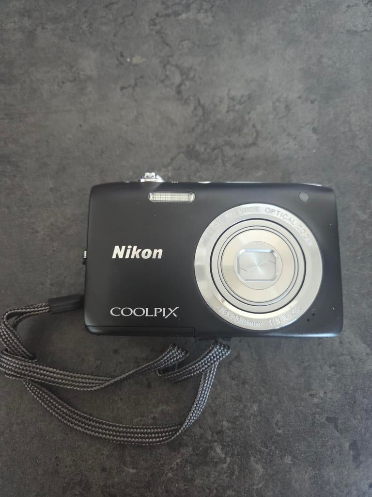 Nikon Coolpix S2800 met oplader en hoesje, Ophalen of Verzenden
