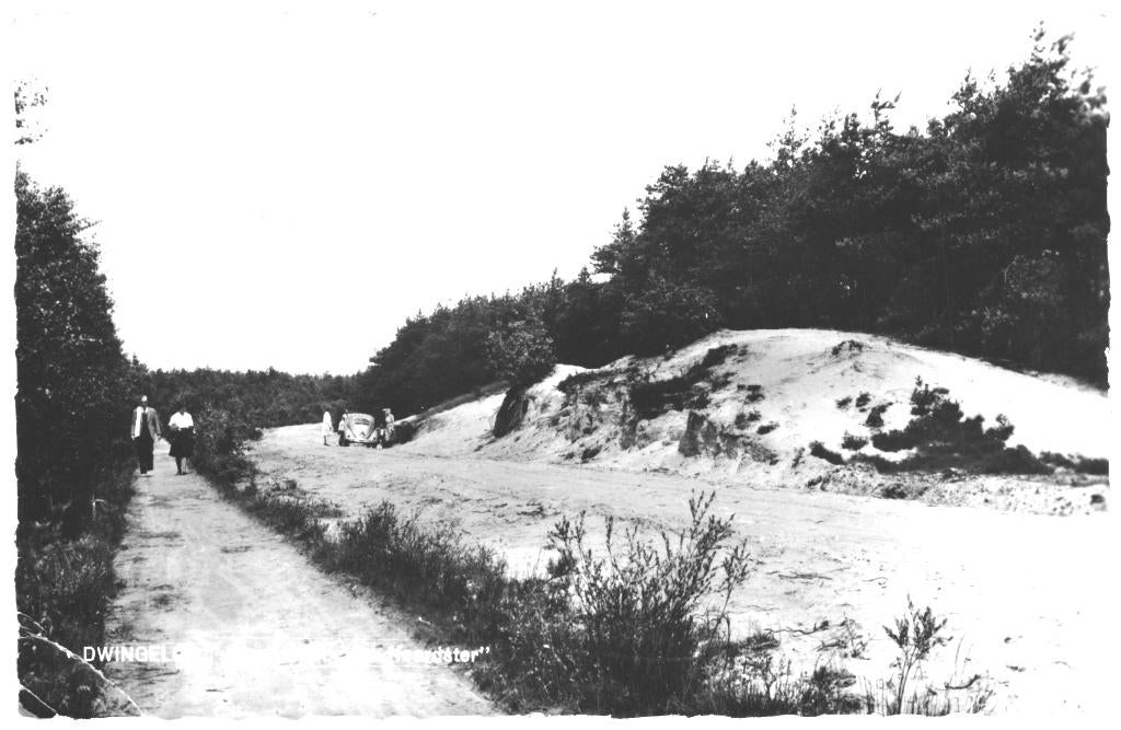 967045 Dwingeloo D 1965 Weg n d Noordster vw kever ovaaltje