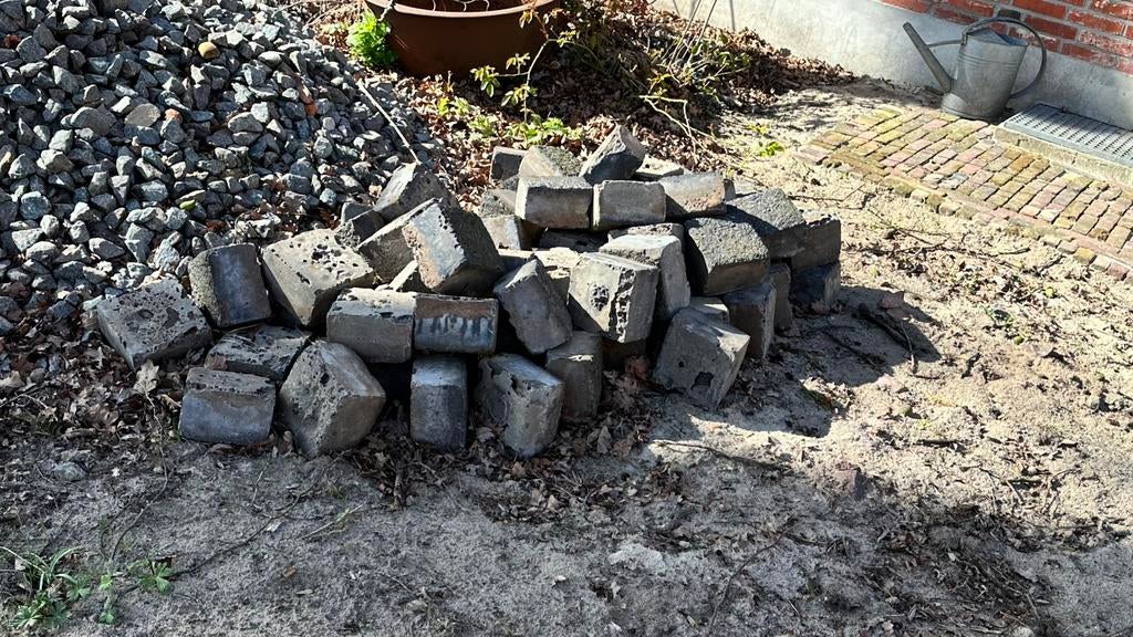 Kleine partijen bestratong, Ophalen, Gebruikt, Graniet, Kei