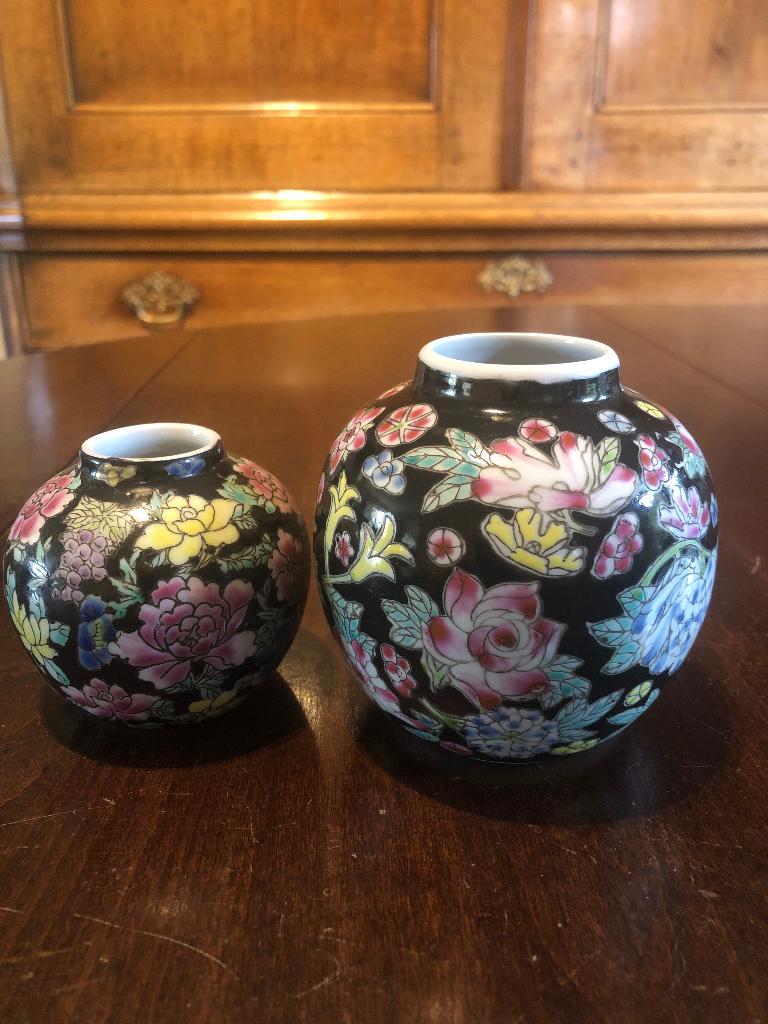 2 CHINESE GEMBERPOTTEN  "FAMILLE NOIR", Ophalen of Verzenden