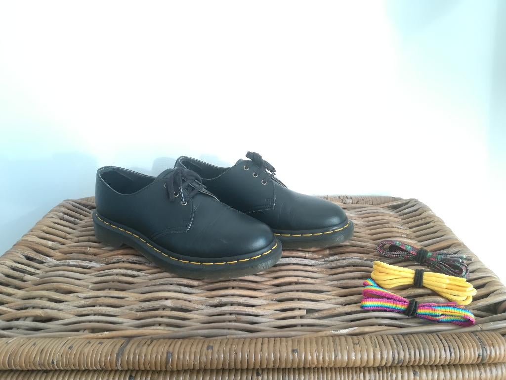 Dr. Martens Vegan Zwart maat 39 met 4 paar veters, Zwart, Overige typen, Ophalen of Verzenden, Dr. Martens
