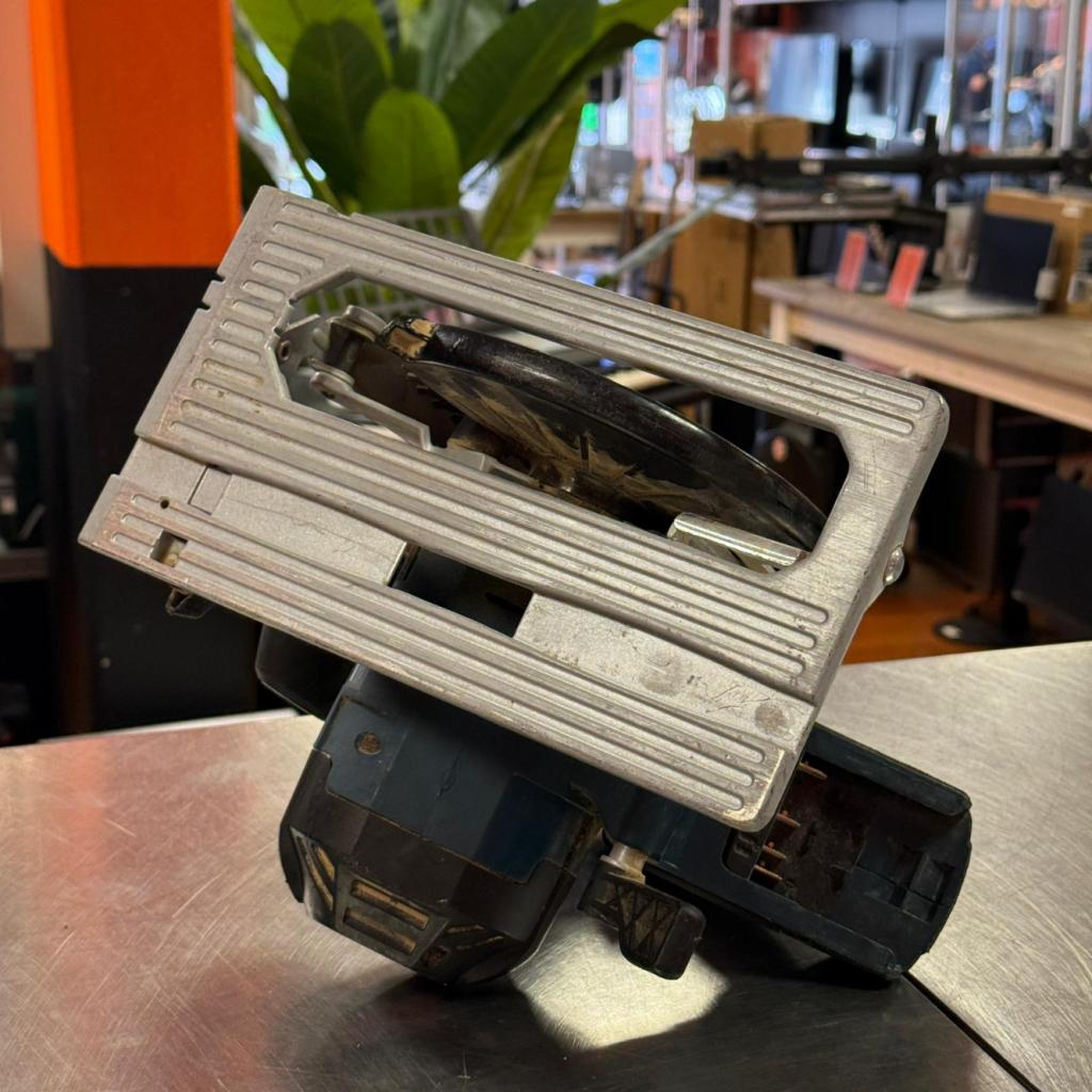 Bosch Accu cirkelzaagmachine GKS 18 V-LI Zonder accu/lader, Bosch, Zo goed als nieuw, Support@bosch.com, Robert Bosch GmbH
Robert-Bosch-Platz 1
70839 Gerlingen-Schillerhöhe
Germany