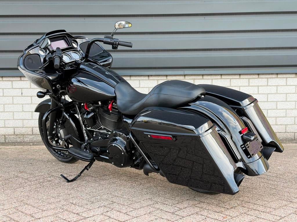 Harley Davidson FLTRXS 114 Road Glide Special BLACK EDITION - foto 3