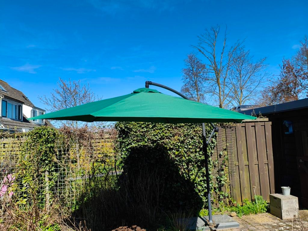 Luxe zweefparasol 2,80 m doorsnee. Parasol, Tuin en Terras, Parasols, Ophalen, 2 tot 3 meter, Zweefparasol, Verstelbaar