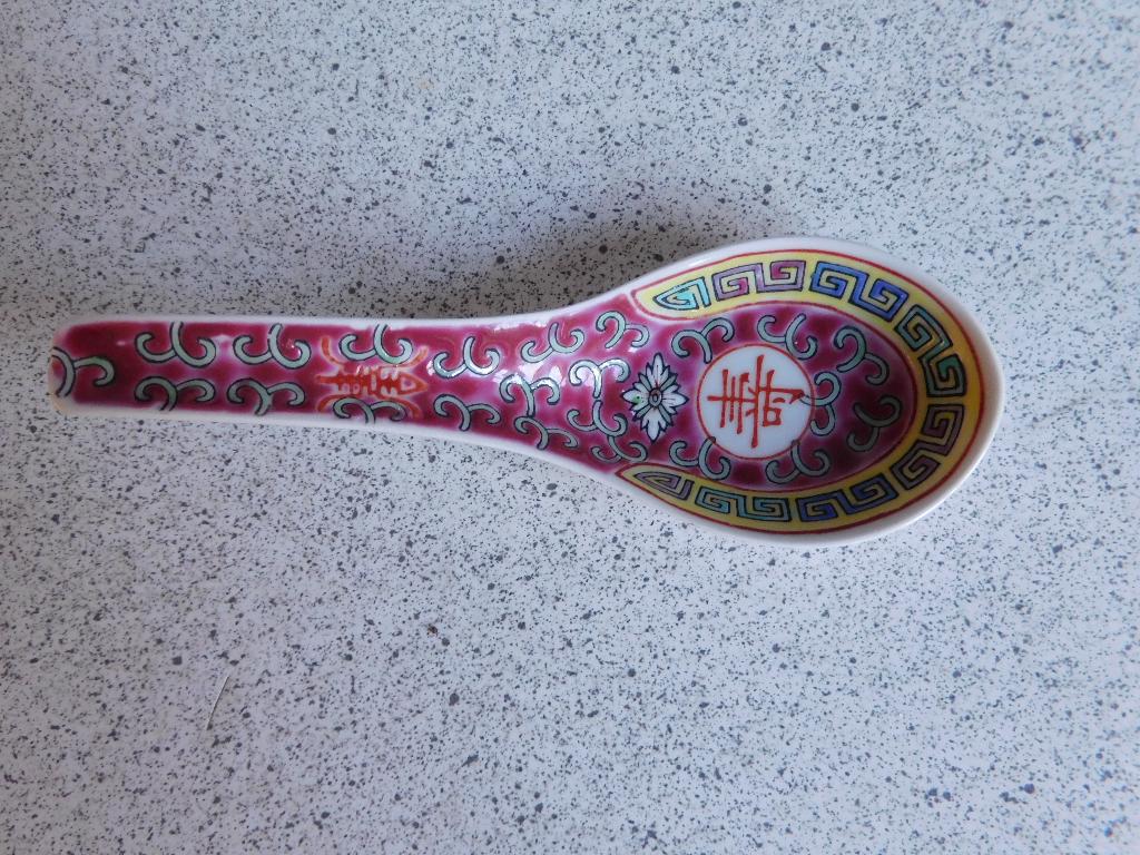 Rijstlepel 14 cm. Rood Mun Shou Made in China, Antiek en Kunst, Ophalen of Verzenden