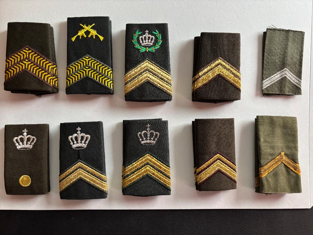 10 sets complete RANGONDERSCHEIDINGSTEKENS, Verzenden, Landmacht, Nederland, Kleding of Schoenen