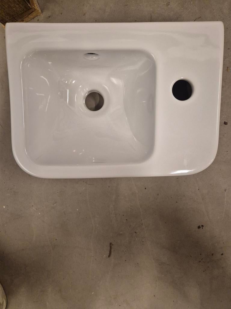 Villeroy & Boch fontein 36x26cm kraangat rechts, Ophalen