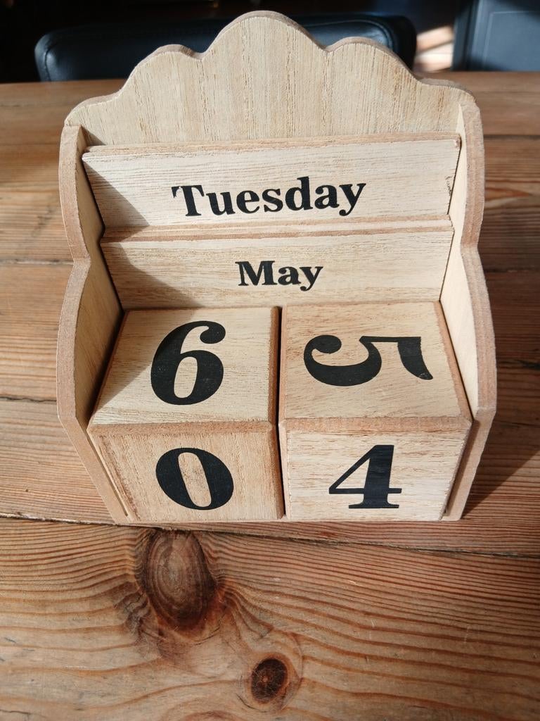 Mooie houten kalender, Diversen, Kalenders, Ophalen of Verzenden, Maandkalender, Zo goed als nieuw