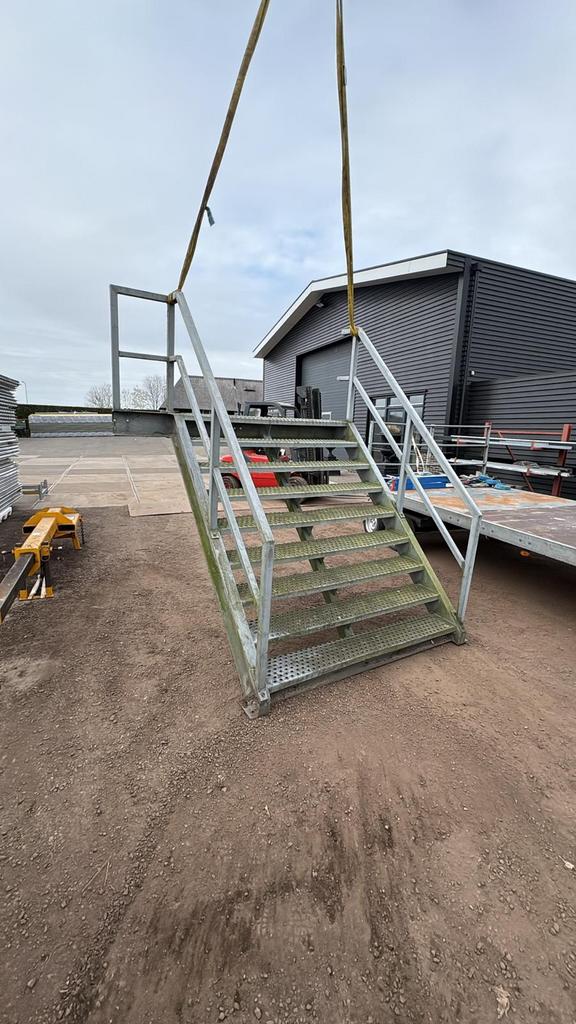 Gegalvaniseerde steektrap bordestrap wenteltrap trap trappen, Doe-het-zelf en Verbouw, Ophalen of Verzenden, Zo goed als nieuw