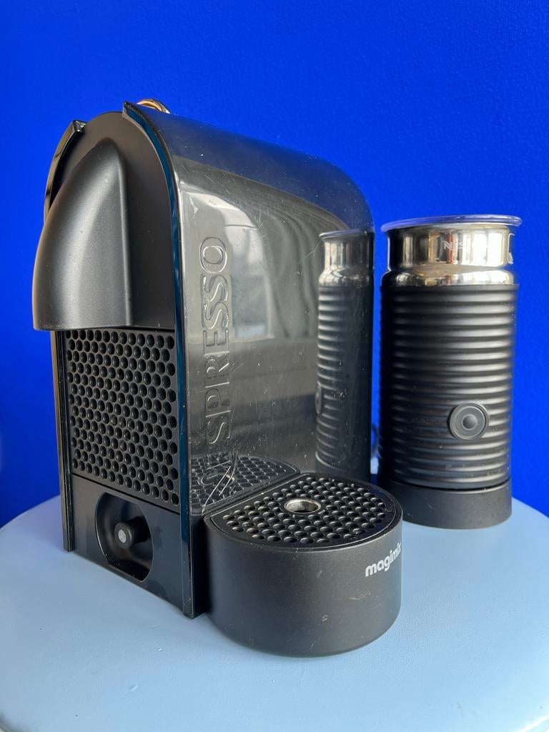 Nespresso koffiezetapparaat met melkschuimer, Espresso apparaat, Ophalen of Verzenden, Zo goed als nieuw, 1 kopje