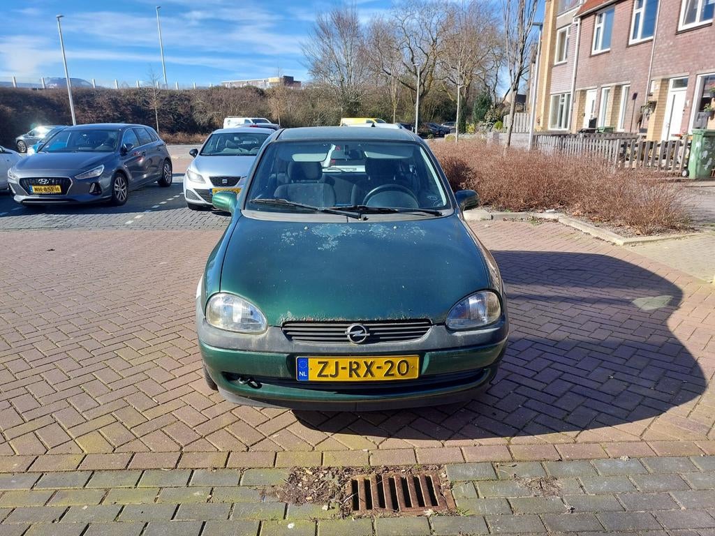 Opel Corsa 1.2 I 16V 3D 1999 Groen, Auto's, 450 kg, 850 kg, Origineel Nederlands, Handgeschakeld
