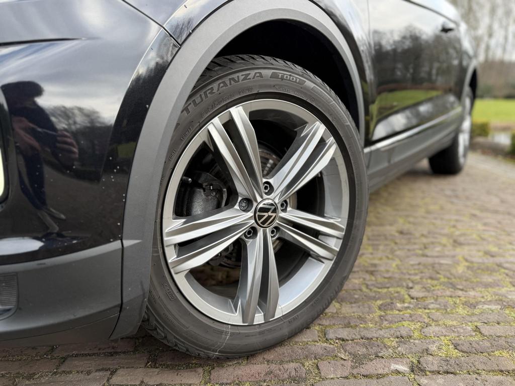 Volkswagen T-Roc Cabriolet 1.5 DSG Style | Leder | LED | 18, Stof, Gebruikt, 4 cilinders, 4 stoelen