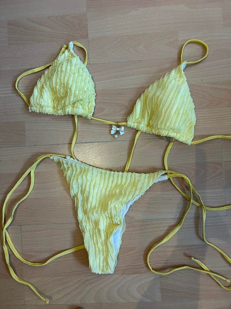 Gele geribbelde bikini met strikjes - Maat L, Kleding | Dames, Badmode en Zwemkleding, Zo goed als nieuw, Bikini, Geel, Ophalen of Verzenden